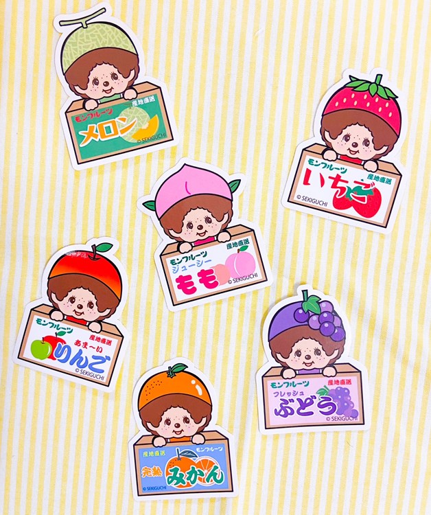 フルーツになったモンチッチがひょっこり箱からのぞいているかわいい